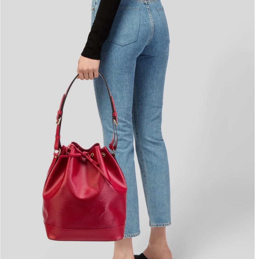 Louis Vuitton AUTHENTIC Epi Noe Bucket Bag